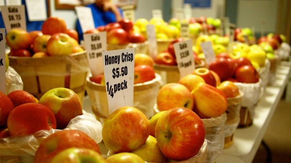 http://legacy.wpsu.org/assets/images/blogs/Boalsburg_winter_market_apples.jpg