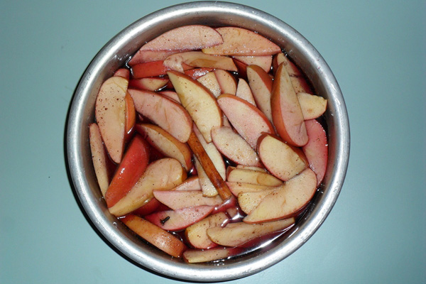 Apples in Sweet Red Wine Sauce