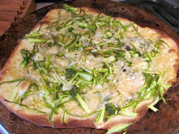 Recipe: Asparagus, Garlic, and Parmesan Cheese Pizza