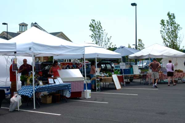 Opening of outdoor farmers market season nears