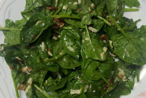 Recipe: Spinach salad with bacon and smoked cheese