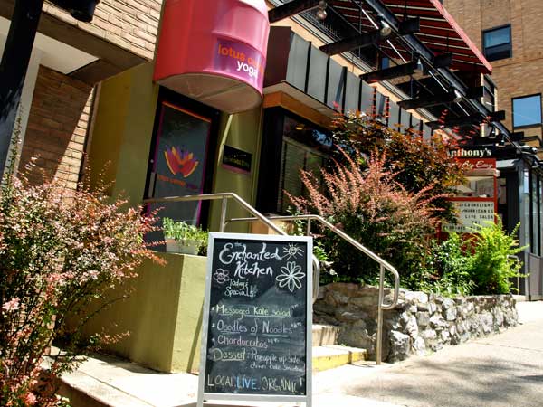 The Enchanted Kitchen: â€œLocal. Organic. Live.â€ State College